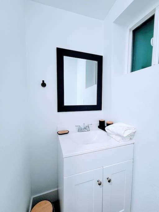 Phoenix Retreat - Studio With King Bed - 10 Min From Airp - Unit C Eksteriør billede